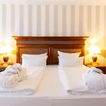 Iv Jahreszeiten Hotell
