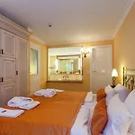 Hotel Iv Jahreszeiten 4*