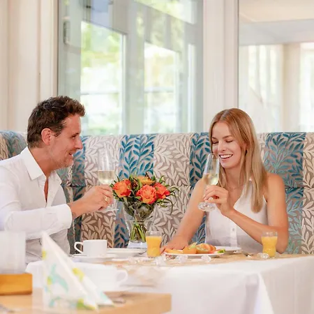 Hotell Iv Jahreszeiten 4*