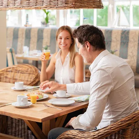 Hotell Iv Jahreszeiten 4*