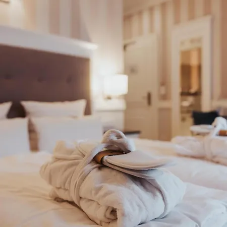 Iv Jahreszeiten Hotell 4*