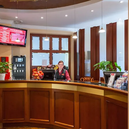 Vier Jahreszeiten Hotel 4*
