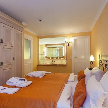 Hotell Iv Jahreszeiten 4*