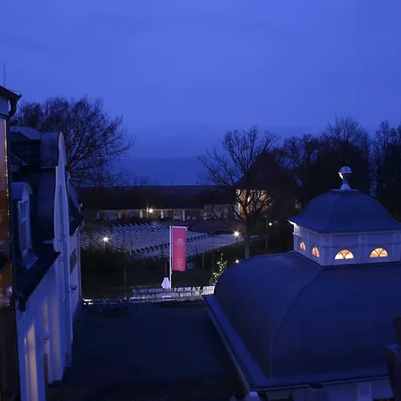 Vier Jahreszeiten Hotel 4*