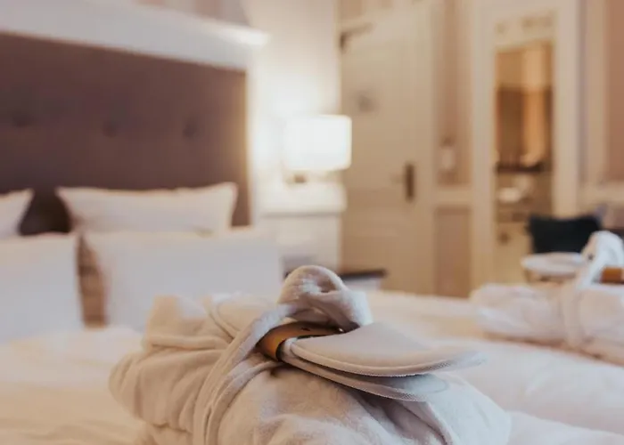 Vier Jahreszeiten Hotel 4*